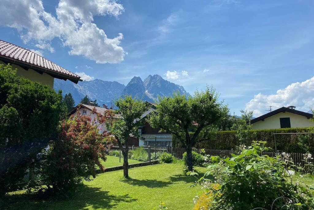 Haus Mit Wunderschoenem Ausblick Und Garten ガルミッシュ・パルテンキルヒェン エクステリア 写真