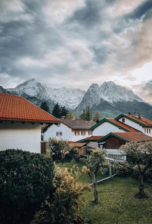 Haus Mit Wunderschoenem Ausblick Und Garten ガルミッシュ・パルテンキルヒェン エクステリア 写真
