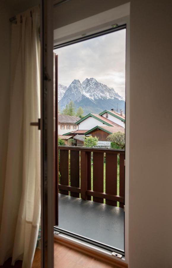 Haus Mit Wunderschoenem Ausblick Und Garten ガルミッシュ・パルテンキルヒェン エクステリア 写真