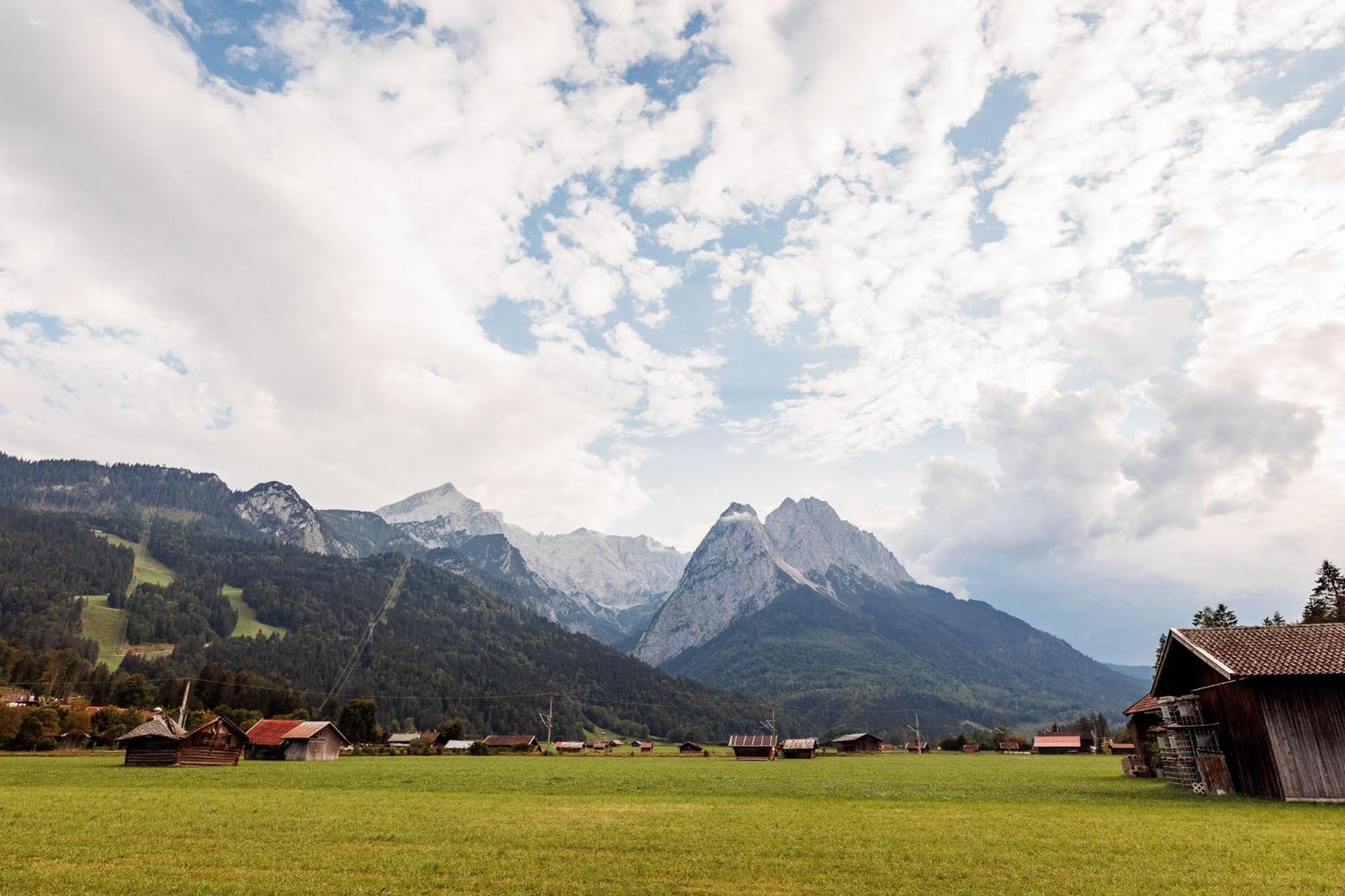 Haus Mit Wunderschoenem Ausblick Und Garten ガルミッシュ・パルテンキルヒェン エクステリア 写真