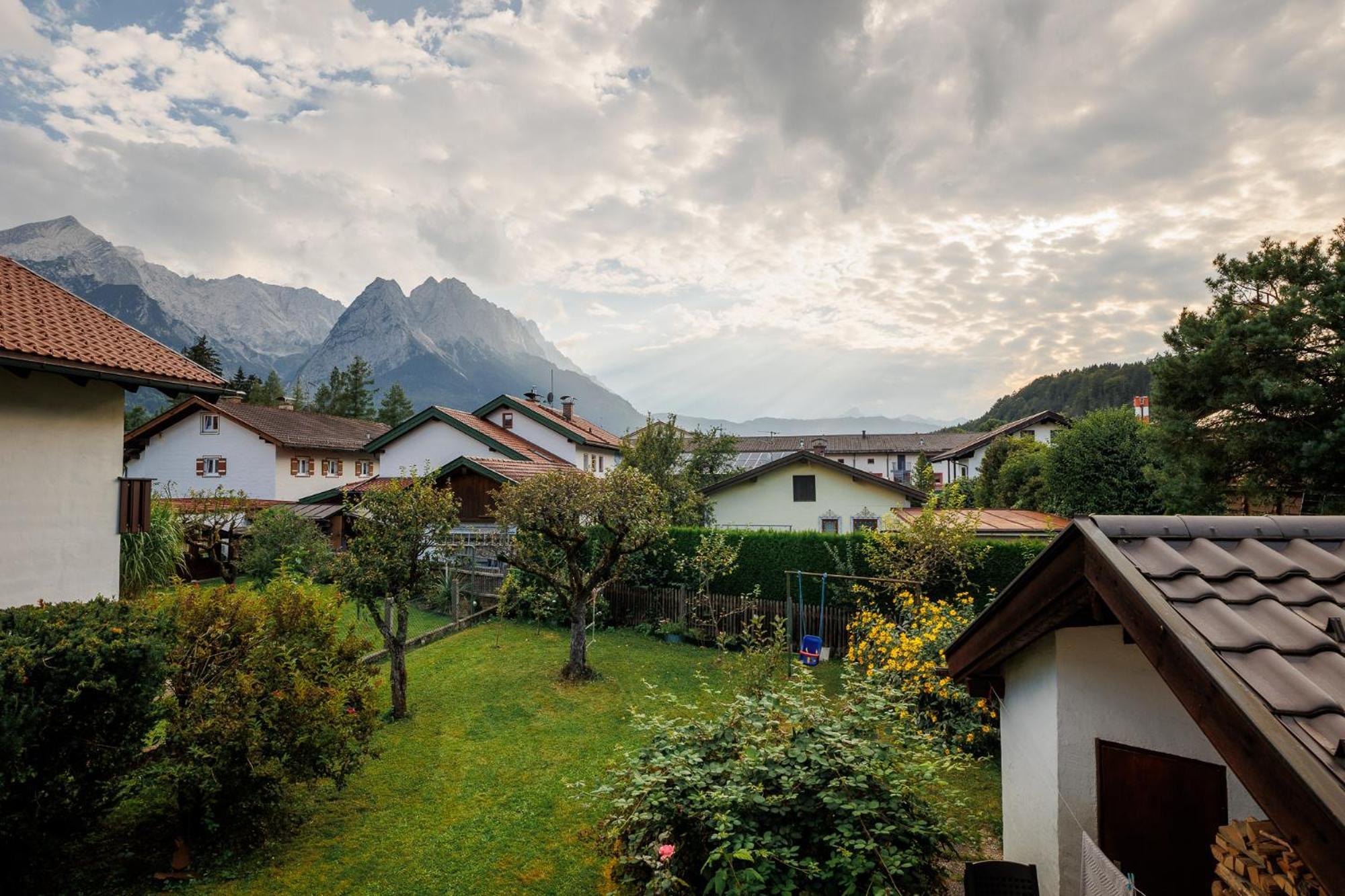 Haus Mit Wunderschoenem Ausblick Und Garten ガルミッシュ・パルテンキルヒェン エクステリア 写真