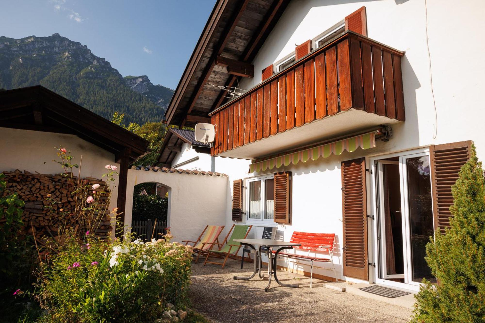 Haus Mit Wunderschoenem Ausblick Und Garten ガルミッシュ・パルテンキルヒェン エクステリア 写真